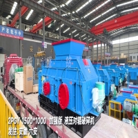 1510加強版液壓對輥破碎機 發往安徽六安